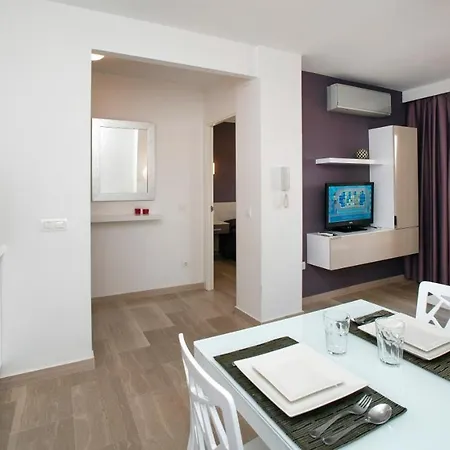 Apartamento Leo Canela